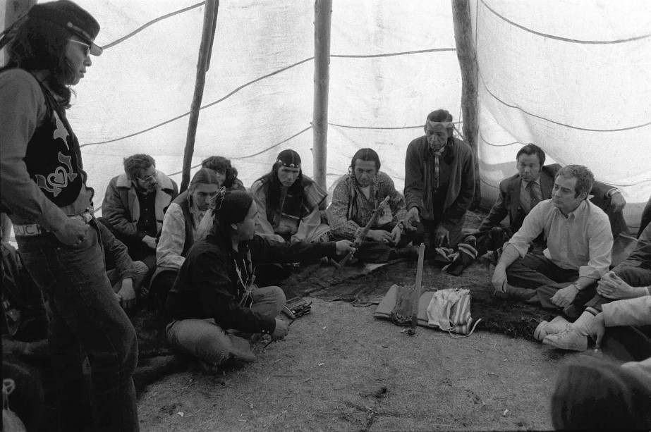 Photo: American Indian Movement members and U.S. authorities meeting to resolve the 1973 standoff at Wounded Knee, South Dakota.
